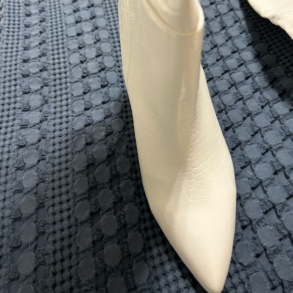 White knee high boots - Picture 4 of 4